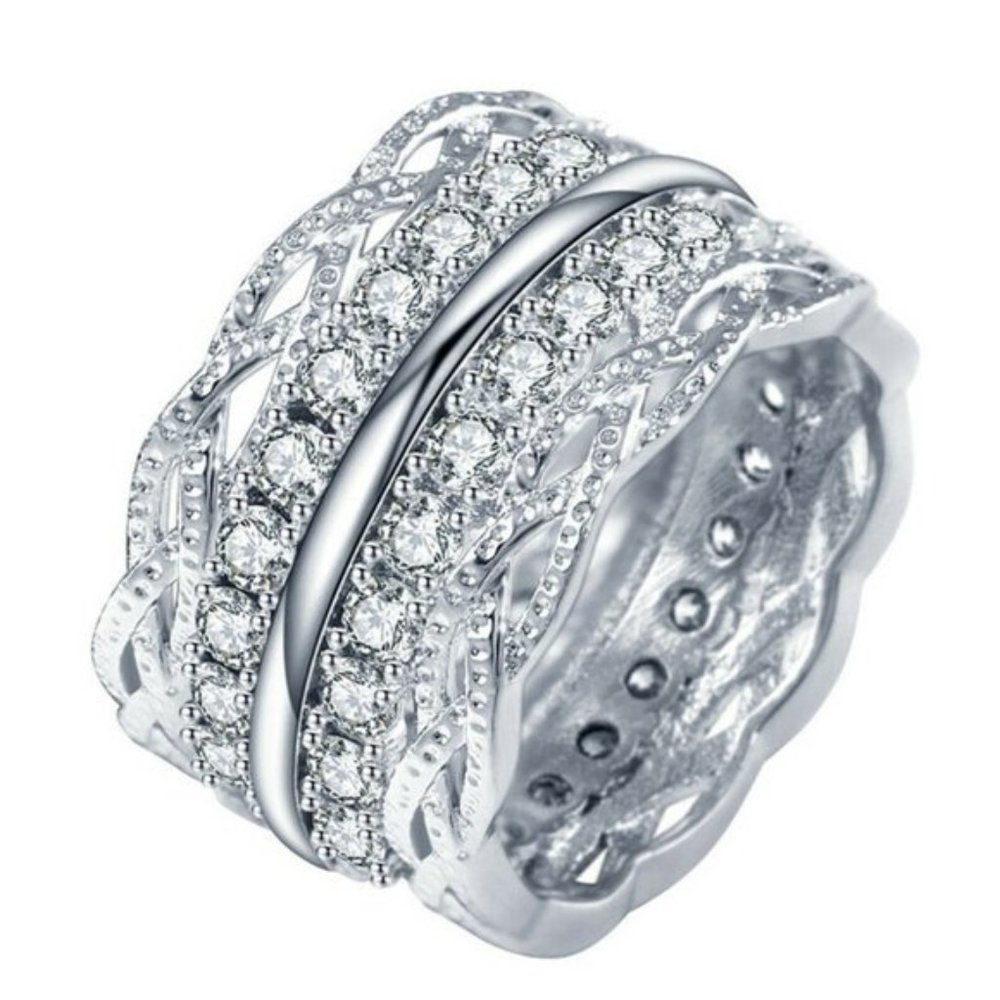 NEW Round Cut Luxury Diamond Ring